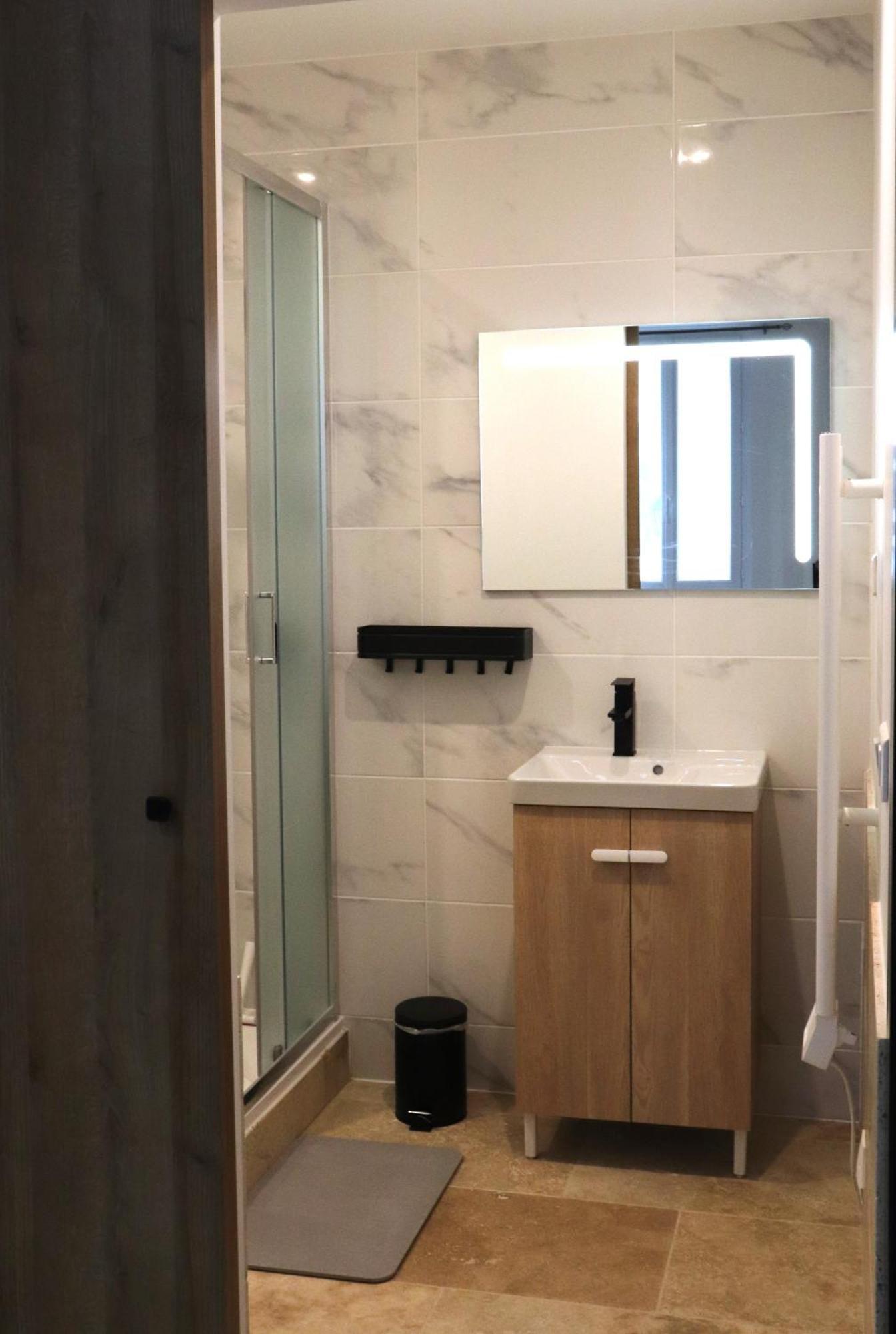 Superbes Appartements Modernes Et Neufs Bagnols-sur-Cèze Esterno foto